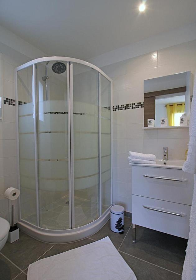 Les Rouges Gorges Bed & Breakfast Lugos ภายนอก รูปภาพ